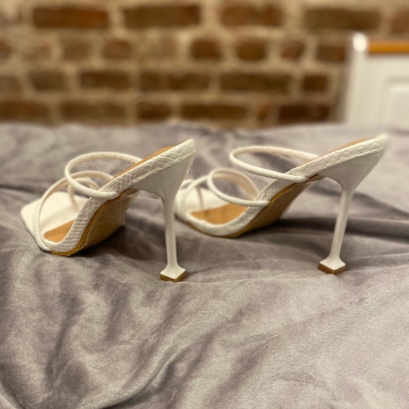 White heels - Picture 2 of 3